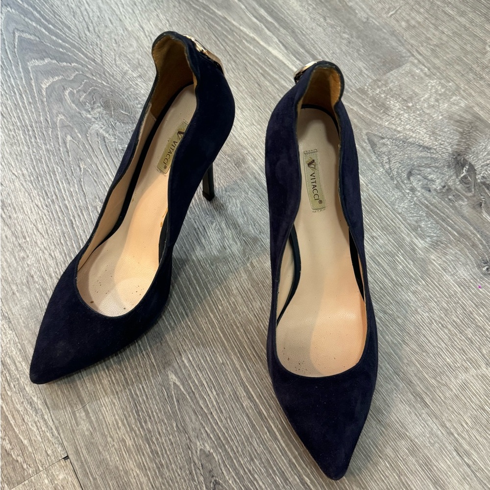 suede Vitacci pumps